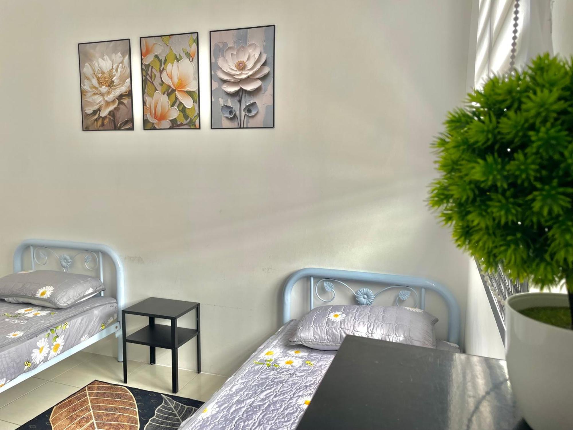 Hanan Homestay Klebang Ipoh With A View Of Mount Korbu, For Musl!M Only!! מראה חיצוני תמונה